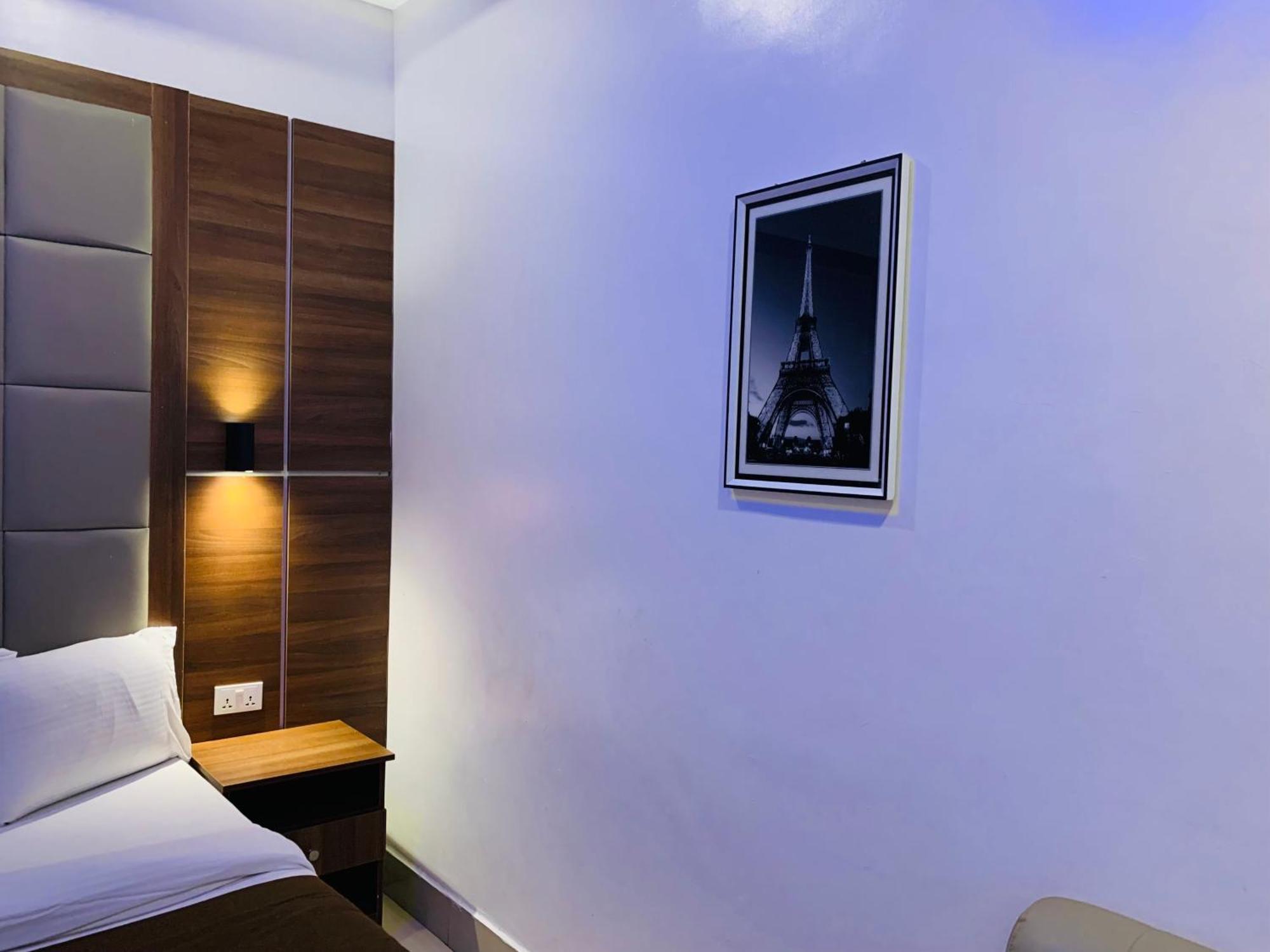 Presken @ Freedom Way, 3*