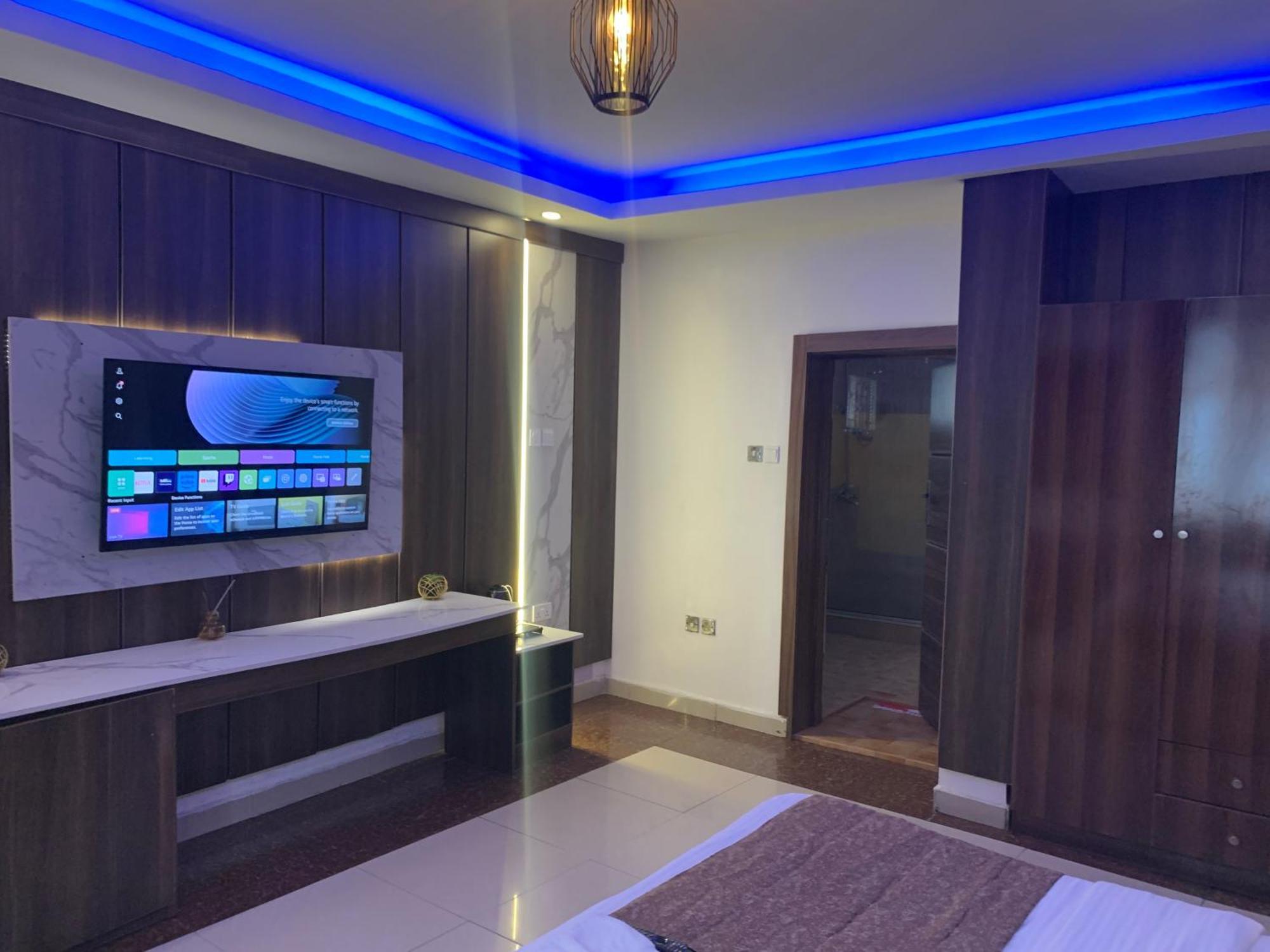 Presken @ Freedom Way, 3* Lekki